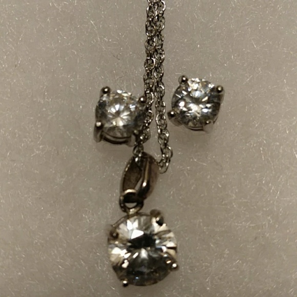 Vintage Avon Cubic Zirconia Necklace and Pierce Earring Set Silver Tone - Picture 3 of 5